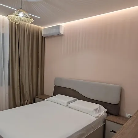 Ami - 40m From Daire Golem (Tirana)