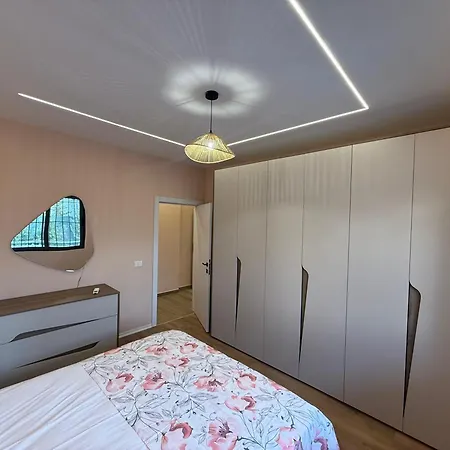 Ami - 40m From Daire *