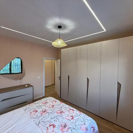 Ami - 40m From Daire *